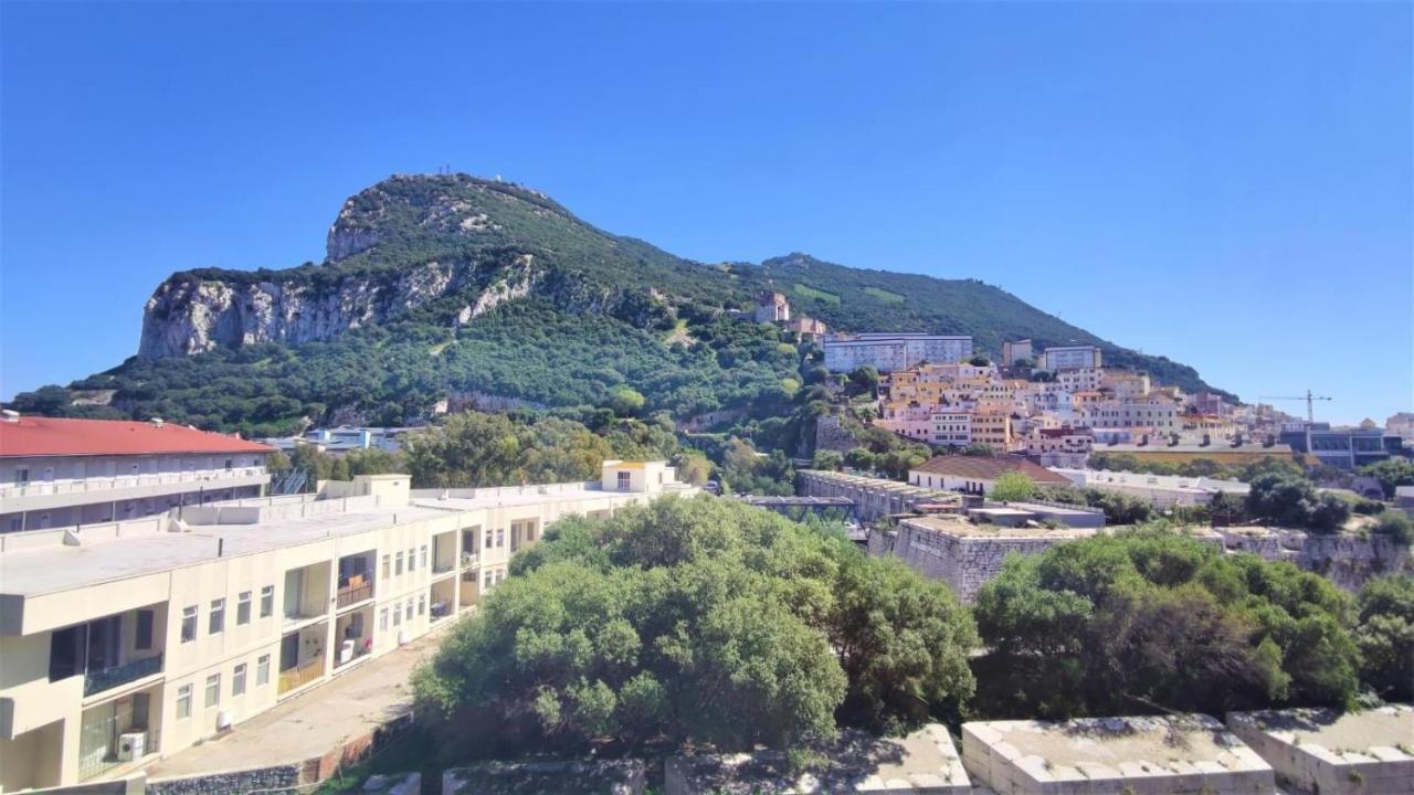 Swimming Pools Apartment In Ocean Village - 2 Bed 2 Bath Rock View ジブラルタル エクステリア 写真